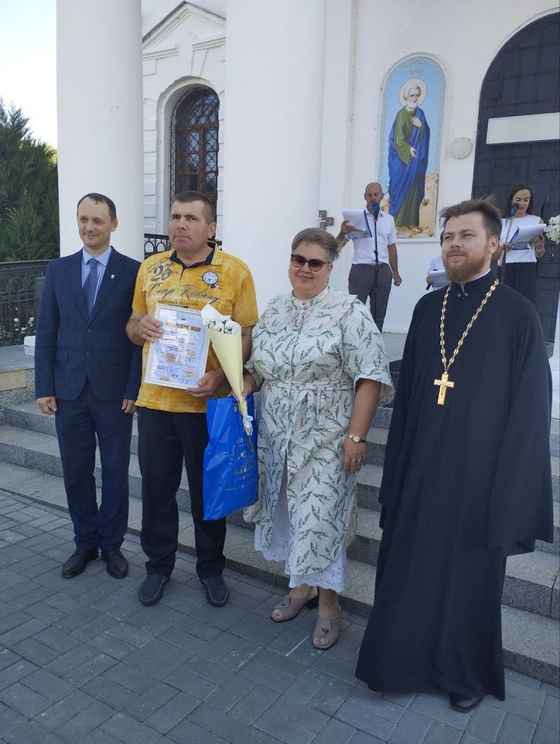 Торжественное праздничное мероприятие, посвященное Дню семьи, любви и верности