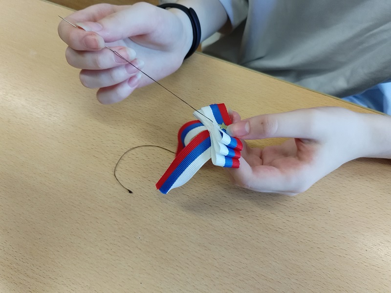 Мастер-класс «Брошь-триколор»