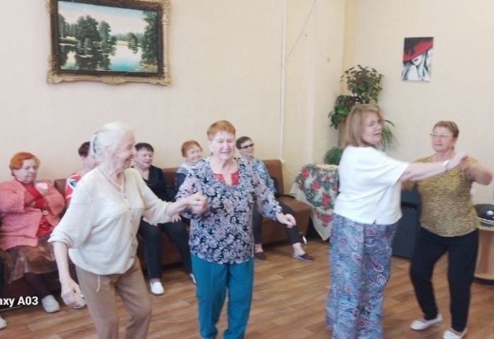 На завалинке