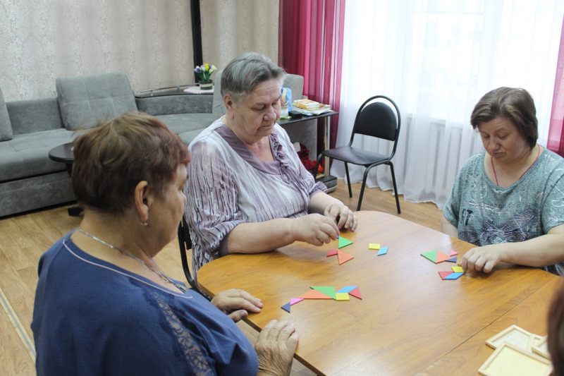 Интеллектуальное занятие танграм.