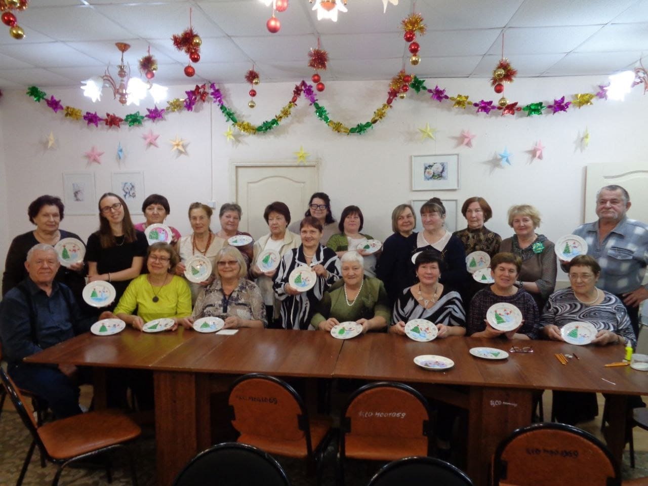 Мастер-класс по росписи тарелок к Новому году