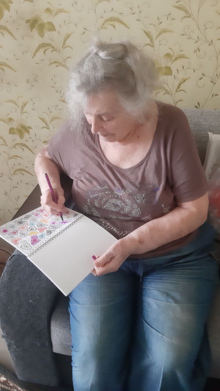 💥Настольные игры и рисование —инклюзивные и полезные занятия для пожилых людей.
