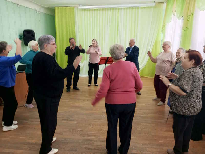 Выступление вокально-инструментального дуэта «Иллюзия»